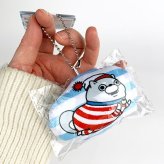 ヨッシースタンプ わんこ ヨッシースタンプ × ウォーリーをさがせ！ クッションキーホルダー わんこ キーホルダー クッション ブルー