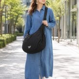Reebok リーボック ワンショルダーバッグ レディース メンズ 軽量 大容量 約17L 通学 通勤 旅行 メッセンジャーバッグ ワンポイントロゴ ブランド 肩掛け 斜め掛け おしゃれ スポーティー シンプル 男女兼用 ユニセックス 黒 2026