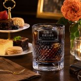 敬老の日 名入れ ギフト SXX 酒セット ウイスキー サントリーウイスキー角瓶 180ml & ダイヤプリズムロックグラス タッセル紐付 ギフトBOX入り / プレゼント ギフト 退職 記念 誕生日 還暦 古希 喜寿 傘寿 米寿 緑寿 早寿 長寿 祝い