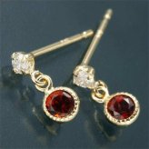 ピアス 1月 誕生石 ガーネット K18YG 18金 イエローゴールド アンティーク調 ミル打ち レディース アクセサリー ギフト プレゼント 贈り物