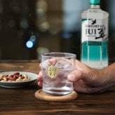 翠 SUI 名入れ お酒 サントリー ジン 700ml スピリッツ ロックグラス グラス  名前入り プレゼント ギフト 面白い センス 定年退職 還暦祝い 退職祝い 男性 女性 お祝い 古希 喜寿 傘寿 米寿 卒寿 白寿 百寿 敬老の日