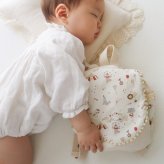 ベビーリュック サーカス ポンポン付き 総柄 名入れ 名入れ無料 一升餅 出産祝い 1歳誕生日 リュック 出産祝いギフト お誕生日 1歳 男の子 女の子 内祝い ギフト プレゼント 名前入り お祝い 内祝い 誕生日祝い かわいい おしゃれ お散歩 テディベア くま カーニバル