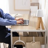 デスク チェア L字 PC 机 エル テーブル コンパクト 省スペース 小さめ コーナー 収納 サイドラック 3段 大容量 可動棚 コードスリット コードタップ S字フック 勉強 作業台 パソコン オフィス ワーク 一人暮らし