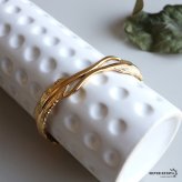 ステンレス フェザー バングル ゴールド メンズ ブレスレット 羽根モチーフ ダブルフェザー 立体デザイン 曲線 オープンタイプ ネイティブ アメカジ カジュアル 大人 おしゃれ 手元アクセント 重ね付け 金属アレルギー対応
