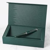 ペリカン Pelikan 万年筆 国内限定500本 スーべレーン メタルストライプグリーン M815 ペン先EF(極細字) 特別生産品 高級筆記具 インク特典有 文房具【スペシャルラッピング660円(別売り)】 送別会 誕生日 お中元 還暦祝い 結婚祝い 結婚式 高級 父の日 母の日 即日発送 クリスマスプレゼント 文房具 成人祝い ビジネス小物 ホワイトデー