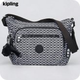 キプリング ショルダーバッグ レディース ブランド Kipling ギャビー S ロゴ ワンポイント 総柄 KI3759-DD2 Signature Print 黒