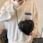 ハート バッグ 通販 ポシェット ハート型バッグ パーティーバッグ ショルダーバッグ ショルダーバック ミニショルダー 肩掛けバッグ 斜めがけバッグ かわいい 可愛い キッズ 子ども こども 子供 かばん 女児 デート お呼ばれ