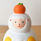 干支 置物 薬師窯 錦彩招福未 (福がさね) 72 干支の置物 羊 未 未年 陶器 ひつじ ヒツジ 2027年  干支置物 薬師 窯 の 置物 飾り 2027 迎春 正月 縁起 粗品 景品 伝統工芸・陶器の和遊感