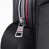 高品質ヨーロッパ輸入モデル トミーヒルフィガー TOMMY HILFIGER ショルダーバッグ メンズ CENTRAL MINI CROSSOVER ブラック AM0AM14698 BDS BLACK 送別会 誕生日 結婚祝い 結婚式 彼氏 息子 夫 男性 名刺入れ 高級 父の日 母の日 即日発送