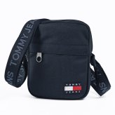 高品質ヨーロッパ輸入モデル トミーヒルフィガー TOMMY HILFIGER ショルダーバッグ メンズ TOMMY JEANS ESSENTIAL DAILY REPORTER ダークナイトネイビー AM0AM13710 C1G DARK NIGHT NAVY 送別会 誕生日 結婚祝い 結婚式 彼氏 息子 夫 男性 名刺入れ 高級 父の日 母の日 即日発送