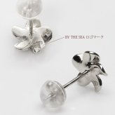 ハワイアンジュエリー ピアス プルメリア ホワイトゴールド ピアス Mサイズ 花8mm 片耳(1個)購入可 K14ホワイトゴールド ジルコニア 14K シリコンキャッチ シンプル 20G ゲージ BY THE SEA バイザシー 彼女 妻 女性 レディース プレゼント ハロウィン 【品番：GE102W】