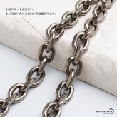 純チタン製 軽い アズキチェーンネックレス こだわりのフック 鱗柄 メンズネックレス 幅7mm シルバー 丁度いい太さ つけっぱなし かっこいい 太幅 模様 高級感 4面カット 男性 金属アレルギー対応