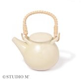 studio m’ スタジオエム なつめ 土瓶[急須 おしゃれ ティーポット 土瓶急須 和食器 日本製 陶器 かわいい 小さめ ミニ ポット 電子レンジ対応 来客用 お茶 煎茶道具 紅茶 ティータイム 籐 ハンドル 持ち手 ナチュラル]