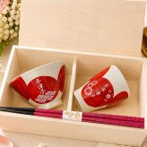 名入れ ギフト SXX 波佐見焼 食器セット 円 MADOKA 茶碗　湯呑 と おまかせ箸 赤 青 3点　お一人様セット　木箱入り