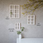 Window frame photo2L[木製フレーム ディスプレイ 窓枠 デザイン オーナメント 木枠 インテリア ウォールデコレーション 壁掛け 額縁 シャビーシック ナチュラル雑貨 白 おしゃれ ドライフラワー 写真立て]