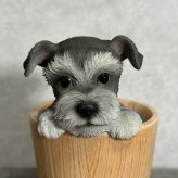 犬の置物 ペン立て woobia ウービア シュナウザー リアル動物オーナメント 高さ12cm 木目調バケツ ペンスタンド 鉛筆立て イギリス職人手彩色 デスク 書斎 オフィス 在宅ワーク 犬好き 誕生日 退職祝い 就職祝い 記念日 ギフト プレゼント おしゃれ