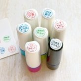 【フレーズ20種類以上】ひとことネーム印 １ｃｍ｜連続で押印できるシャチハタタイプのデザインはんこ｜スマイル ニコちゃん スタンプ みました ききました 済 OK 合格 入力 処理 領収 確認 受領 Copy Scan TEL FAX ファックス 控 入金 修正 メール済 名前 苗字 文字 名入れ