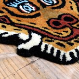 チベタンタイガーラグ ラグマット ウール 手織り TIBETAN TIGER RUG S M L 3サイズ インド製 ハンドクラフト 虎 トラ タイガー アクセントラグ タペストリー エスニック リビング 玄関 ベッドサイド 壁飾り 天然素材 おしゃれ