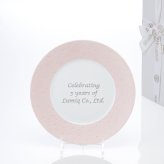 BERNARDAUD ベルナルド エキュム ローズ ディナープレート 26cm 単品 名入れ彫刻代込み 名前 彫刻 刻印 お祝い プレゼント ギフト 記念日 高級 ブランド 開店祝い 新築祝い 誕生日 法人 お皿 プレート インテリア ピンク 大皿 ウェルカムボード