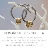 ハワイアンジュエリー ピアス 金属アレルギー対応 純チタンポスト シルバー925 イエロー マイレ チューブ チャーム 葉 フープピアス クロッシングピアス 20G(ゲージ) 幅20mm レディース 誕生日 プレゼント ハロウィン 【品番：HE-SP3253】