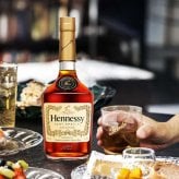 ヘネシー 名入れ お酒 hennessy ヘネシーvs ブランデー コニャック 700ml 40度 ロックグラス グラス 名前入り プレゼント ギフト 面白い センス 定年退職 還暦祝い 退職祝い 男性 女性 お祝い 古希 喜寿 傘寿 米寿 卒寿 白寿 百寿 敬老の日
