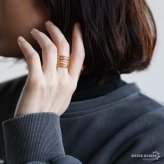 ステンレス 不規則ラインリング ニュアンスリング ごつめ ワイドリング ゴールド プチプラ 槌目模様 透かし 軽やか 存在感 多重 オープン レディース 女性 指輪 金属アレルギー対応