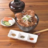 送料無料 北海道産地直送 オリエンタルフーズ×なないろキッチン 北海道産豚丼4食セット(3種の香辛料付)  ※ご注文後約7～10日前後での発送となります。沖縄・離島へは別途配送料が発生いたします お取り寄せグルメ スイーツ