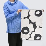 マリメッコ marimekko タオル 50×70cm ゲストタオル 大判タオル ウニッコ ブラック オフホワイト 73784 073784 190 北欧雑貨 北欧デザイン 送別会 誕生日 お中元 結婚祝い 結婚式 高級 父の日 母の日【スペシャルラッピング660円(別売り)】 ホワイトデー ネコポス