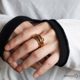 ステンレス 3連リング コネクテッドリング ごつめ ワイド ボリューム ゴールド 指輪 重厚感 太め 大きめ 存在感 メタル お洒落 重ね 大人っぽい プチプラ レディース 女性 金属アレルギー対応
