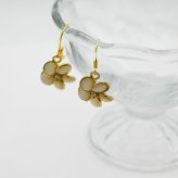 ピアス 金属アレルギー対応フック ステンレス 揺れる 花 フラワー レディース ピンクベージュ ゴールドカラー オフィス 片耳 1個売り