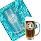 名入れ ビールジョッキ 名前入り プレゼント 食洗器 対応 彫刻 刻印 印字 グラス コップ ビアグラス おしゃれ ビールグラス 父の日 母の日 還暦祝い 退職 誕生日 結婚祝い 昇進 無料 ラッピング ジョッキ 記念品 送別会 敬老の日 実用的 ネーム入れ 男性 女性 バースデー ギフト 日本製 ビアジョッキ 435 ml 化粧箱 入り イニ IN19D