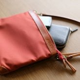 サコッシュ メンズ 日本製 HALEINE ナイロン ヌメ革 横型 ショルダーバッグ 【名入れ 可能】【Makuake掲載】斜め掛け 斜め掛けバッグ ミニショルダーバッグ ボディバッグ 牛革 本革 サコッシュ 男性 ギフト プレゼント 4FB (07000409-mens-1r)