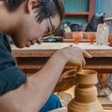 【熱燗好きのための酒器　『枯色線紋　ぐい呑』　中島智靖】一点物 ぐい呑み　お猪口　和食器 酒器 熱燗 ぬる燗 上燗  ぐいのみ お猪口 おちょこ 盃 ギフト食器 食器ギフト 食器 贈り物 お祝い 結婚祝い 新築祝い 箱入り