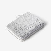 コムデギャルソン COMME DES GARCONS EMBOSSED LOGOTYPE エンボス ロゴタイプ Bifold Wallet 二つ折り財布 SA2100EG ユニセックス 財布