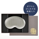 おろし器 日本製 チタンおろし器 チタン製おろし金 わさびおろし しょうがおろし にんにくおろし におい移りしない 軽量 錆びにくい ブラスト仕上げ 貼箱入り 燕三条 キッチングッズ 調理グッズ 料理好き 新生活 一人暮らし おしゃれ 便利グッズ 人気 ギフト