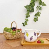 ぷっくりかわいいジューシーなフルーツが並ぶ くだものマグ 電子レンジ対応 コップ 陶器 マグ 持ち手付き 電子レンジ対応 いちご さくらんぼ フルーツマグ かわいい プレゼント ギフト 女性 母 実用的 箱入り インテリア 誕生日 クリスマス 無料ラッピング