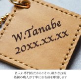 【 名入れ レザー ボトルタグ 】 ボトルキーパー タグ ネームタグ 牛革 革製品 ボトルキープ お酒 おしゃれ 名前入り 名入り ギフト 誕生日 プレゼント 男性 女性 父 母 上司 定年 退職 還暦 古希 長寿 記念品 おすすめ 贈り物 プチギフト お祝い