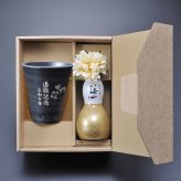 退職 異動 名入れ ギフト SXX 酒セット 日本酒 八海山 純米大吟醸 ひょうたん瓶 180ml & 美濃焼 和みゴブレット ビスマルク コサージュ付 ギフトBOX入り / プレゼント ギフト 退職 記念 誕生日 還暦 古希 喜寿 傘寿 米寿 緑寿 早寿 長寿 祝い