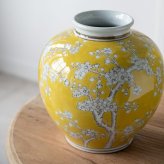 シノワズリ 花びん 丸型 高さ23cm イエロー 磁器 フラワーベース 花瓶 花器 ディスプレイ 置物 風水 開運