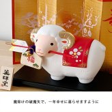 干支 置物 薬師窯 錦彩招福未 (破魔矢付) 86 干支の置物 羊 未 未年 陶器 ひつじ ヒツジ 2027年 干支置物 薬師 窯 の 置物 飾り 2027 迎春 正月 縁起 粗品 景品 伝統工芸・陶器の和遊感
