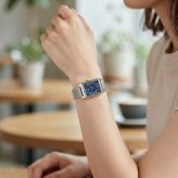 カシオ 腕時計 レディース ブルー ネイビー シルバー アナログ スクエア レトロ メッシュベルト ステンレス 海外モデル 逆輸入 小さめ 薄型 仕事 誕生日 プレゼント ギフト CASIO 収納ケース付き 成人 卒業 入学