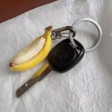 バナナ キーホルダー 2点セット 食品サンプル風 リアル バナナモチーフ バッグチャーム キーリング フルーツ 果物 ミニチュア おもしろ かわいい ユニーク 雑貨 プレゼント