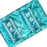 名入れ ビールジョッキ ペア 名前入り プレゼント 食洗器 対応 彫刻 刻印 印字 グラス コップ ビアグラス おしゃれ ビールグラス 父の日 母の日 還暦祝い 退職 誕生日 結婚祝い 昇進 無料 ラッピング ジョッキ 記念品 送別会 敬老の日 実用的 ネーム入れ 男性 女性 バースデー ギフト 435 ml 化粧箱 入り ビアジョッキ セット C42