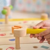 知育玩具 大工おもちゃ カーペンターテーブル 3歳 木製 指先トレーニング アイムトイ 海外ブランド 男の子 女の子