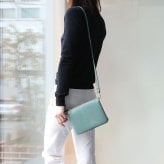 本革 ミニショルダーバッグ レディース 大人 革 小さめ ポシェット Mia Borsa 牛革 レザー 肩掛け 斜めがけ バッグ カジュアル ショルダーバッグ ブランド 軽い 軽量 ミニバッグ 卒業式 入学式 ギフト プレゼント 5F (07000365r)
