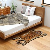 チベタンタイガーラグ ラグマット ウール 手織り TIBETAN TIGER RUG S M L 3サイズ インド製 ハンドクラフト 虎 トラ タイガー アクセントラグ タペストリー エスニック リビング 玄関 ベッドサイド 壁飾り 天然素材 おしゃれ