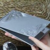 ハワイアンジュエリー 折りたたみ コンパクトミラー Lサイズ 名入れ 刻印 無料 アルミ製 ハワイアン 手彫り オリジナル 折り畳み 卓上 薄型 四角 折立 シンプル ブランド BY THE SEA バイザシー メンズ レディース 誕生日 プレゼント ハロウィン 【品番：MIRROR-L】