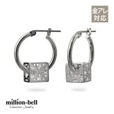 ハワイアンジュエリー ピアス 金属アレルギー対応 純チタンポスト シルバー925 キルト キューブ チャーム フープピアス クロッシングピアス 20G(ゲージ) 幅20mm レディース 誕生日 プレゼント 敬老の日 【品番：HE-SP35801】