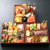 滋賀 鮎家 おせち 三段重 3～4人前 46品目 御節料理 お正月 和風おせち 冷凍 縁起物 正月料理【沖縄県・離島 配送不可】