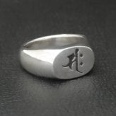 梵字リング 勢至菩薩 シルバー925 【刻印無料】 梵字 せいしぼさつ サク 午 馬 干支 リング 指輪 シルバーアクセサリー メンズ ユニセックス クリスマス 誕生日 父の日 プレゼント ハンドメイド 手作り 贈り物 箱入り ギフトラッピング Grand Galleria グランドガレリア